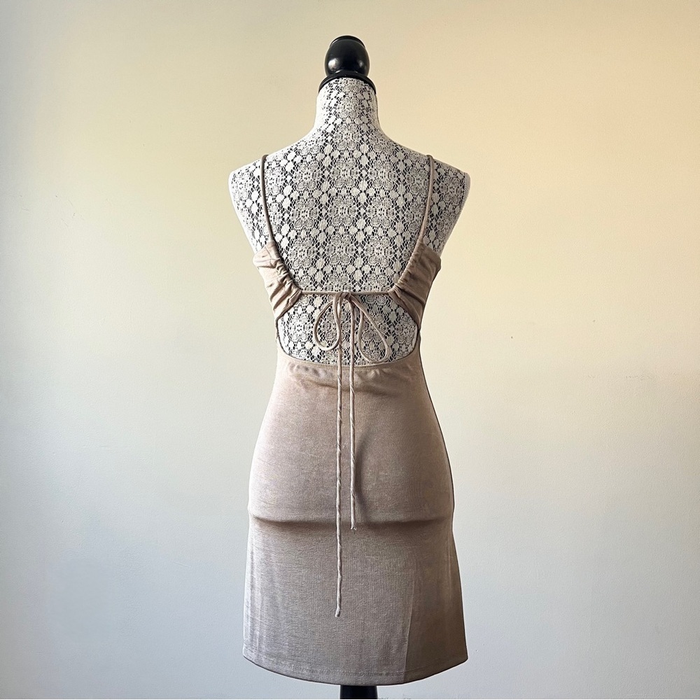 White Fox Cutout Back Mini Dress Size M - Picture 8 of 14